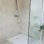 Sehr Gut Ausgestattetes Einfamilienhaus *