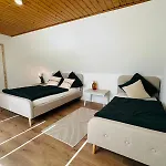 Sehr Gut Ausgestattetes Einfamilienhaus Semesterbostad Hochspeyer