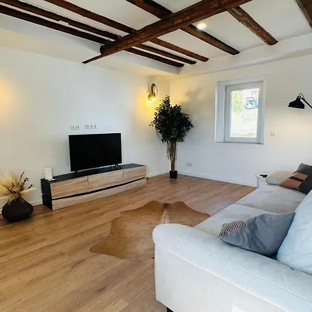 Sehr Gut Ausgestattetes Einfamilienhaus *