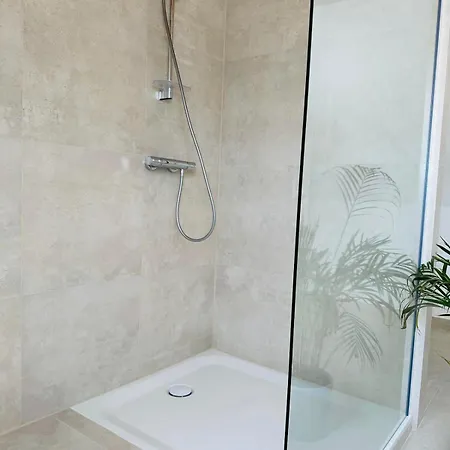 Sehr Gut Ausgestattetes Einfamilienhaus *